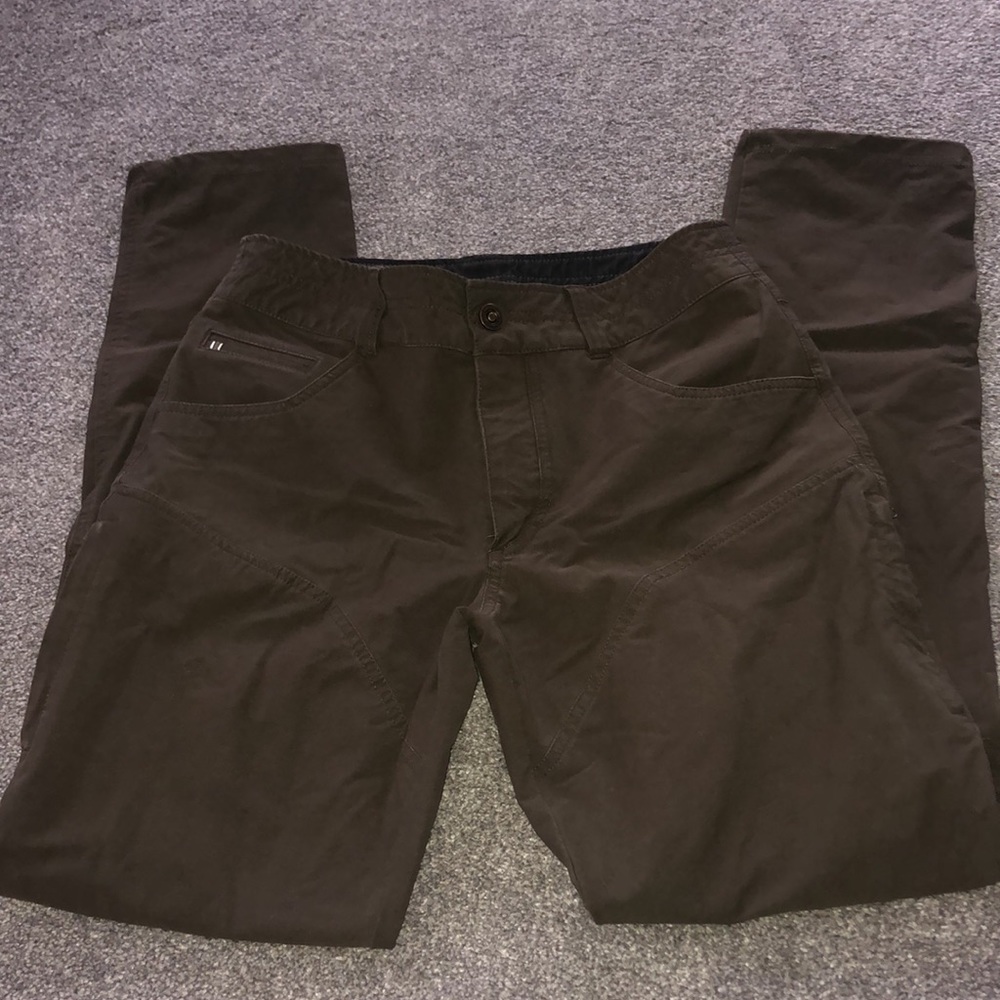 Kuhl Men’s 30 x 32 : Black Moss color but appears to be brown / green.